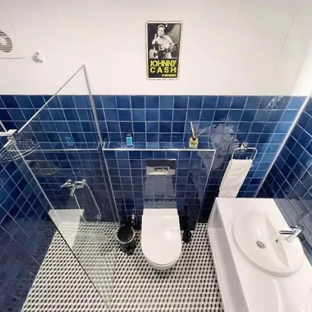Local Artist's 2 Bedroom Flat W/ Backyard Garden * Stambuł