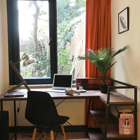 Apartament Local Artist's 2 Bedroom Flat W/ Backyard Garden *