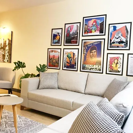 Apartamento Local Artist's 2 Bedroom Flat W/ Backyard Garden Estambul