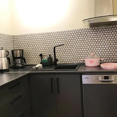 Apartamento Local Artist's 2 Bedroom Flat W/ Backyard Garden *