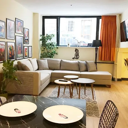 Apartamento Local Artist's 2 Bedroom Flat W/ Backyard Garden