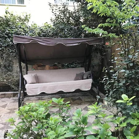 Apartamento Local Artist's 2 Bedroom Flat W/ Backyard Garden Estambul