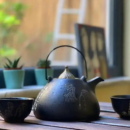 Apartamento Local Artist's 2 Bedroom Flat W/ Backyard Garden Estambul